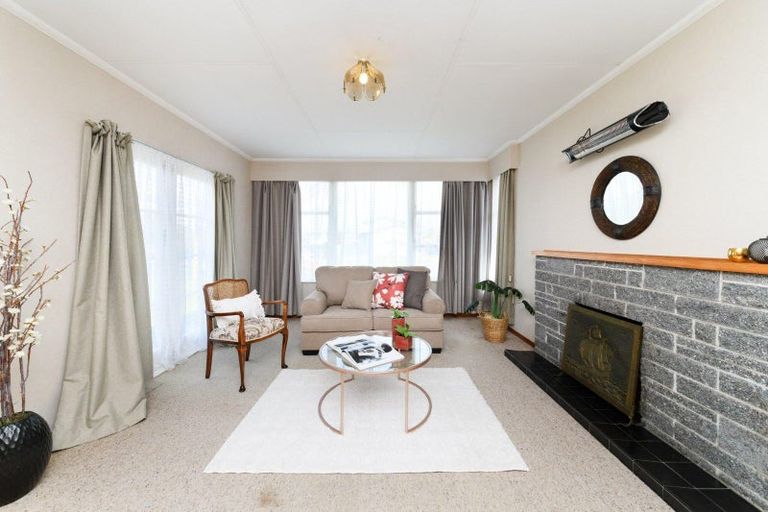 Photo of property in 25 Ruamahanga Crescent, Terrace End, Palmerston North, 4410