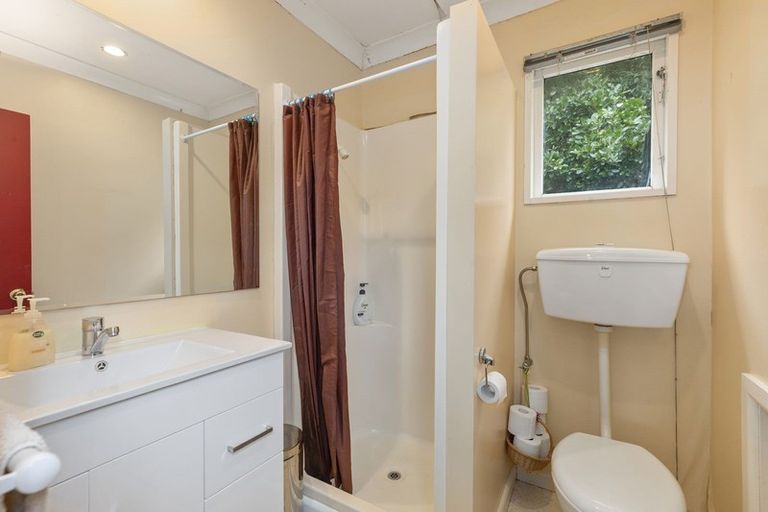 Photo of property in 15 Ferry Road, Days Bay, Lower Hutt, 5013