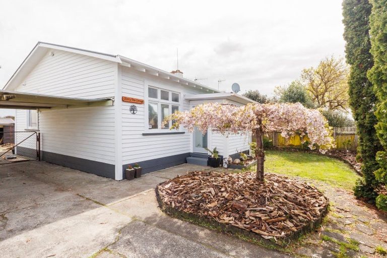 Photo of property in 42 Shamrock Street, Takaro, Palmerston North, 4412
