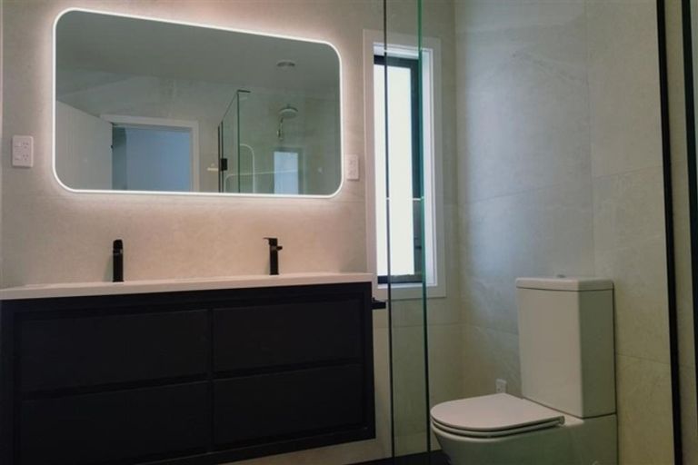 Photo of property in 8 Newport Place, Forrest Hill, Auckland, 0620