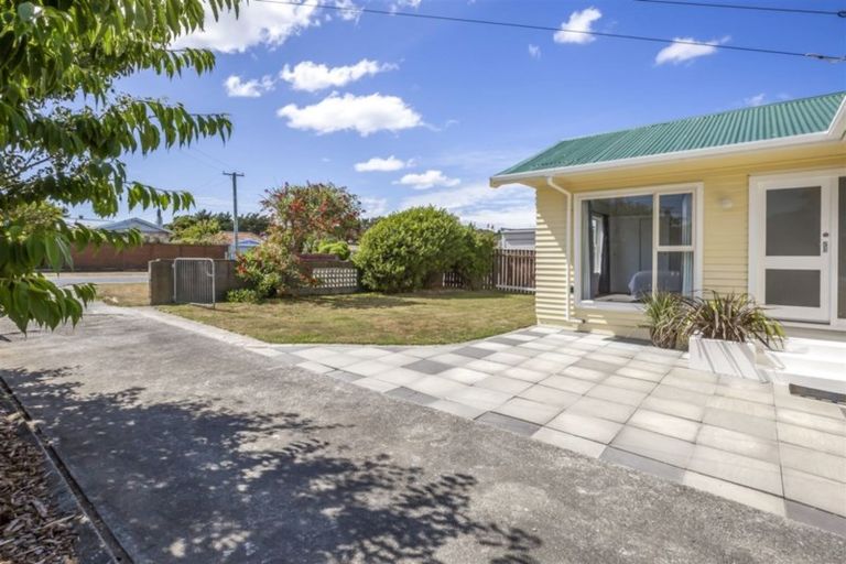 Photo of property in 8 Kapiti Crescent, Titahi Bay, Porirua, 5022