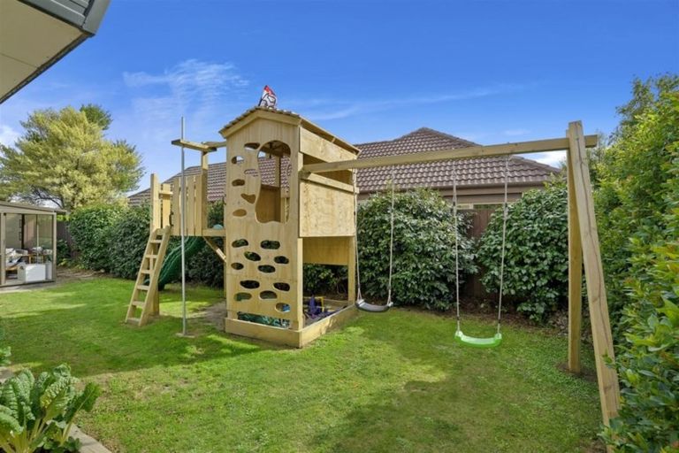 Photo of property in 6 Heaphy Place, Casebrook, Christchurch, 8051