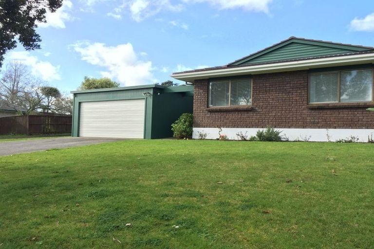 Photo of property in 17 Jillteresa Crescent, Half Moon Bay, Auckland, 2012