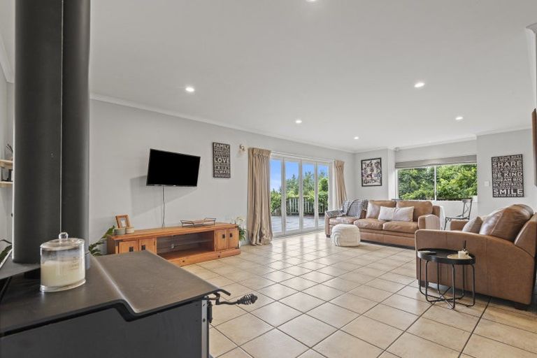 Photo of property in 76 Polson Hill Drive, Aokautere, Palmerston North, 4471