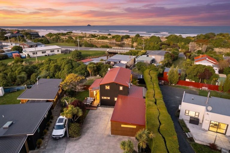 Photo of property in 11 Edna Street, Ocean View, Dunedin, 9035