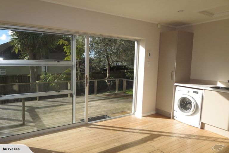 Photo of property in 35 Philomel Crescent, Bayswater, Auckland, 0622