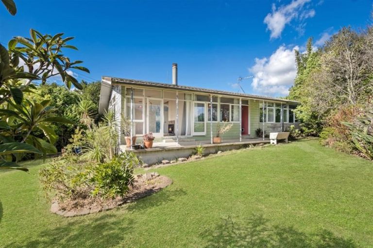 Photo of property in 1 Archlynn Road, Kelston, Auckland, 0602