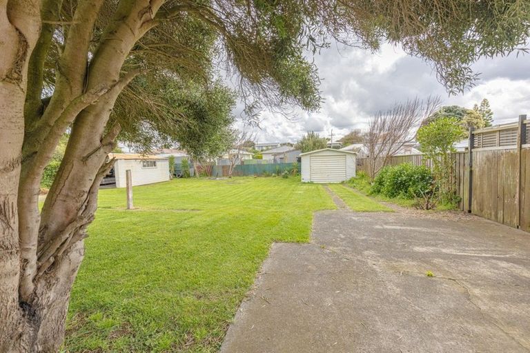Photo of property in 4 Kupe Place, Castlecliff, Whanganui, 4501