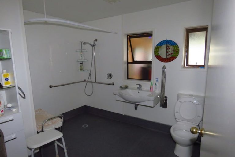 Photo of property in 86 Wakefield Street, Westport, 7825