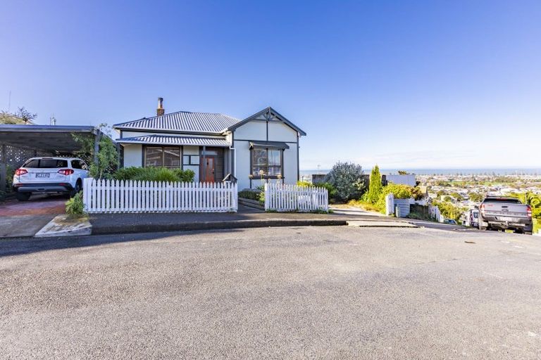 Photo of property in 19 Havelock Road, Hospital Hill, Napier, 4110