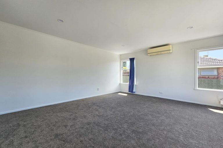 Photo of property in 90 Tirimoana Road, Te Atatu South, Auckland, 0602