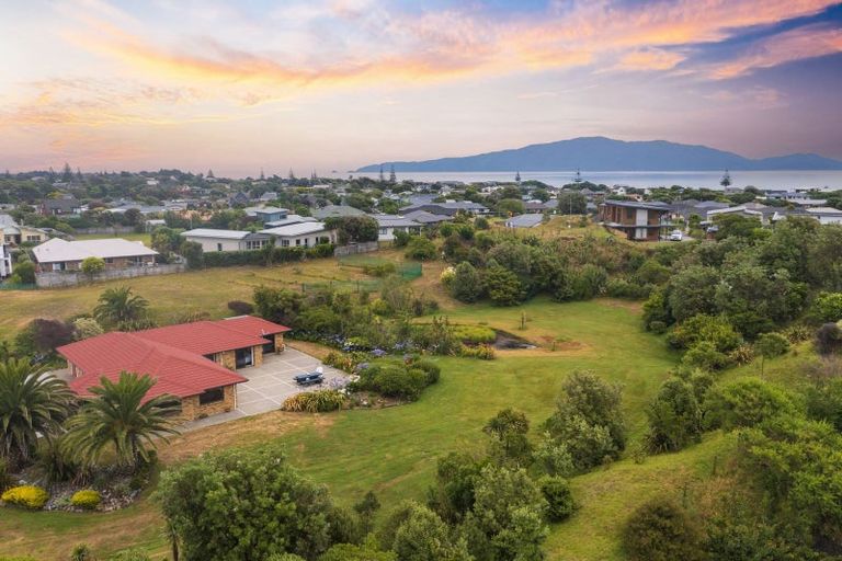 Photo of property in 47 Rutherford Drive, Waikanae Beach, Waikanae, 5036