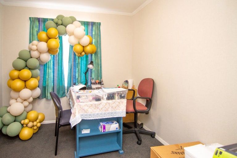 Photo of property in 186 Tremaine Avenue, Westbrook, Palmerston North, 4412