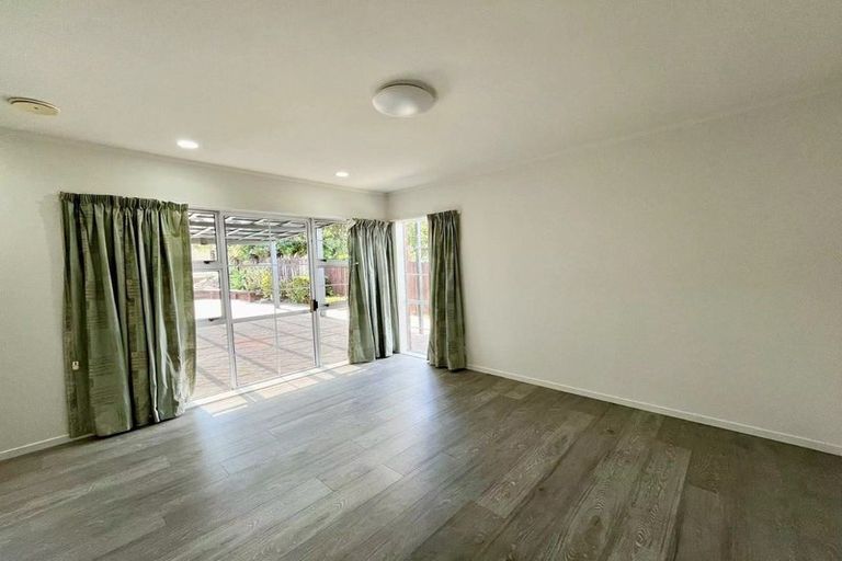 Photo of property in 2 Mirabell Place, Golflands, Auckland, 2013
