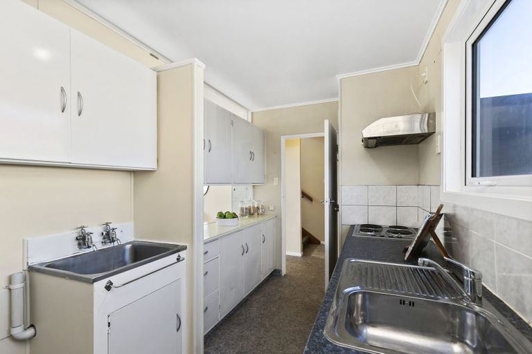 Photo of property in 2/55 Apu Crescent, Lyall Bay, Wellington, 6022