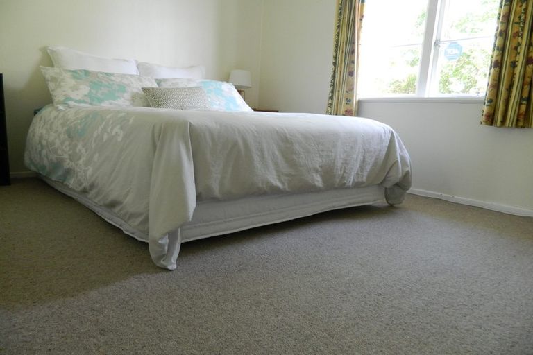 Photo of property in 26 Horokiwi Road West, Newlands, Wellington, 6037