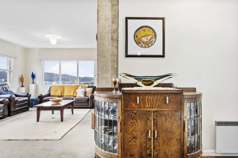 Photo of property in Landscape Apartments, 123-125 Austin Street, Mount Victoria, Wellington, 6011