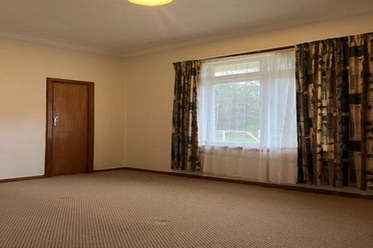 Photo of property in 83 Pupuke Road, Northcote, Auckland, 0627