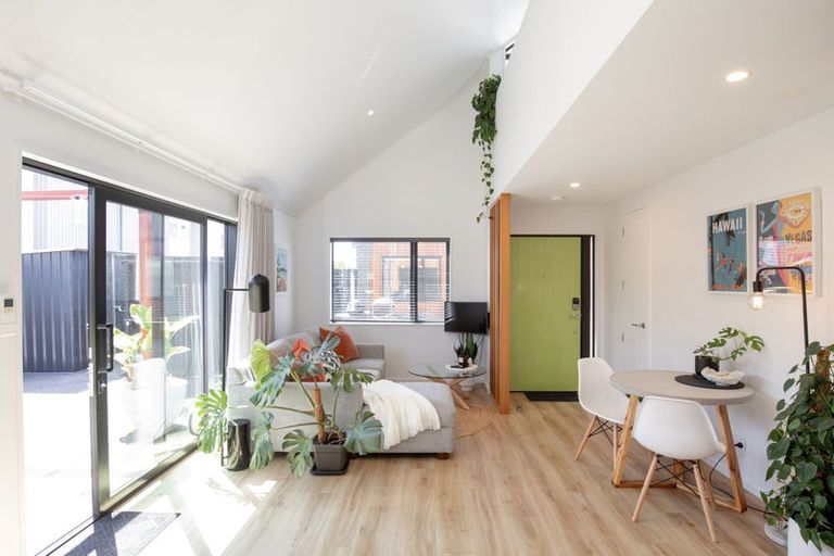 Photo of property in 2/116 Champion Street, Edgeware, Christchurch, 8013