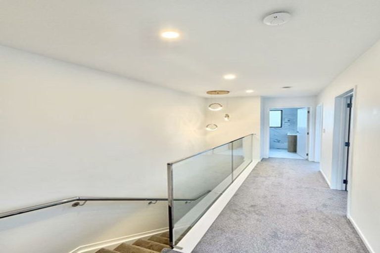 Photo of property in 7/6 Woodhouse Place, West Harbour, Auckland, 0618