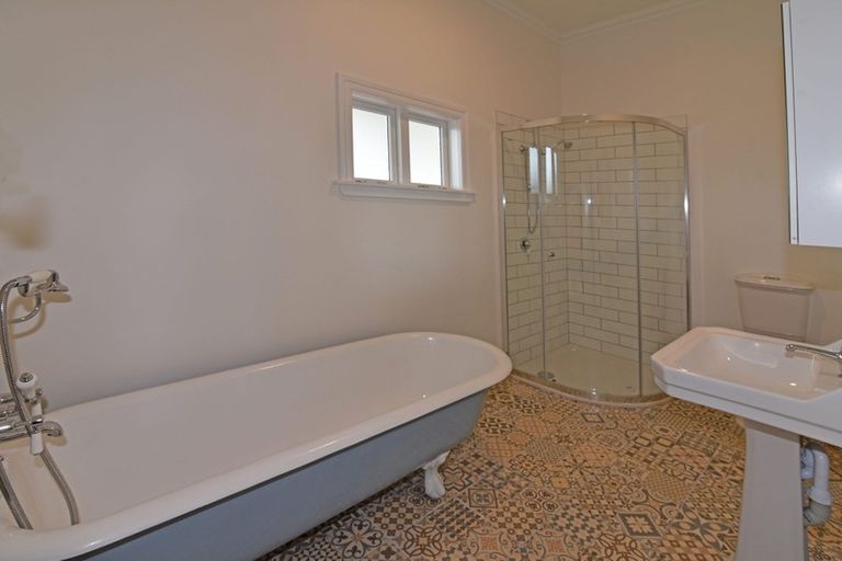 Photo of property in 40 Napier Terrace, Hospital Hill, Napier, 4110