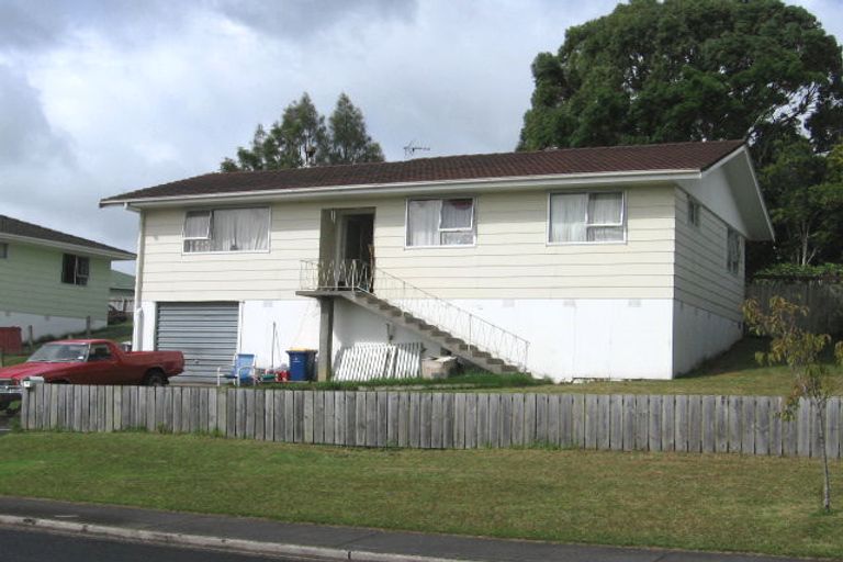 Photo of property in 18 Claverdon Drive, Massey, Auckland, 0614