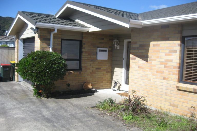 Photo of property in 2/38 Porutu Street, Fairfield, Lower Hutt, 5011
