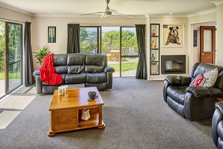 Photo of property in 17 Olivia Crescent, Tawa, Wellington, 5028