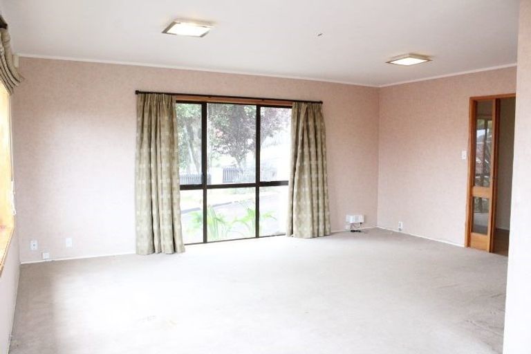 Photo of property in 41 Sunnyview Avenue, Shelly Park, Auckland, 2014