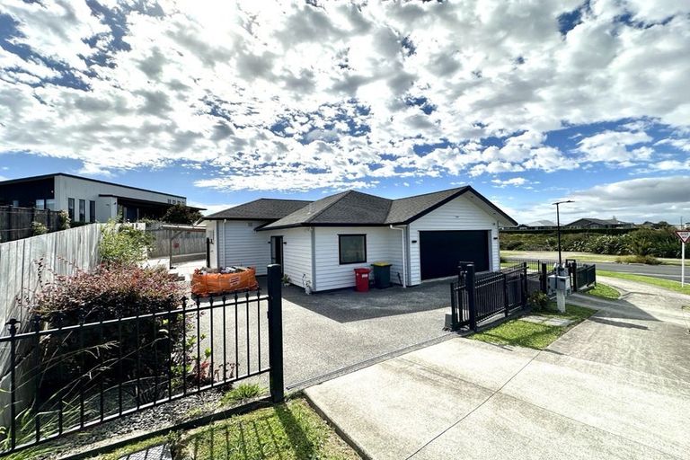 Photo of property in 23 Gemscott Crescent, Huapai, Kumeu, 0810