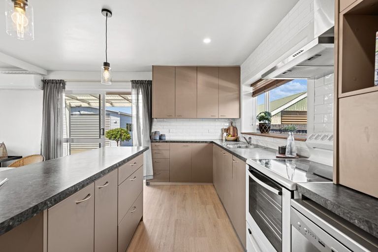 Photo of property in 112 Effingham Street, North New Brighton, Christchurch, 8083