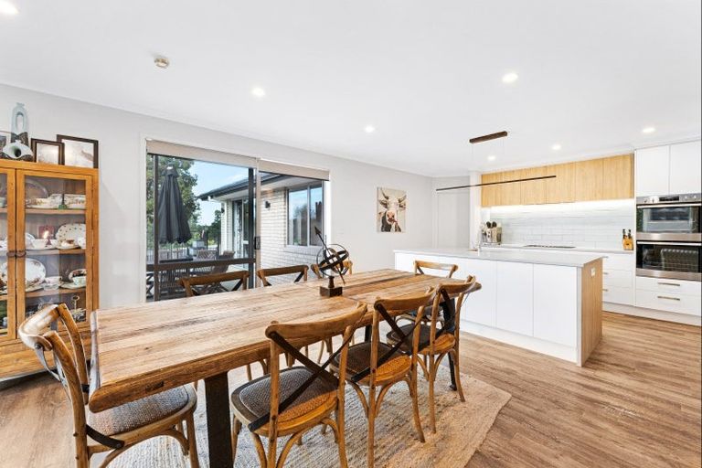 Photo of property in 6 Gavinike Place, Waimauku, 0812