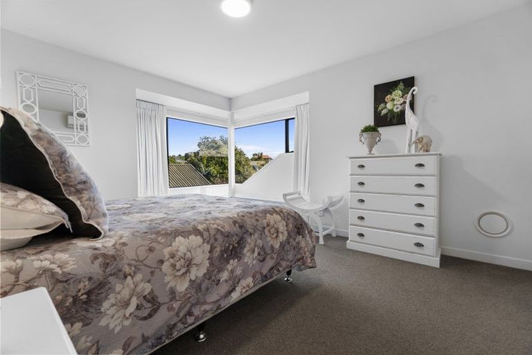 Photo of property in 32 Madill Road, St Andrews, Hamilton, 3200