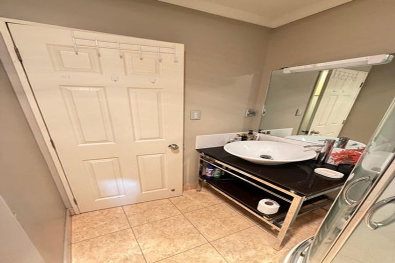 Photo of property in 404a Te Atatu Road, Te Atatu Peninsula, Auckland, 0610