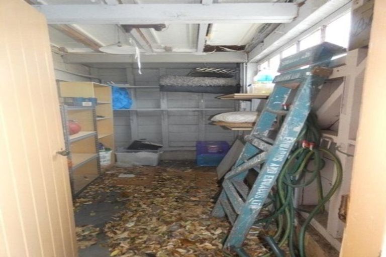 Photo of property in 92 Sutherland Road, Melrose, Wellington, 6023