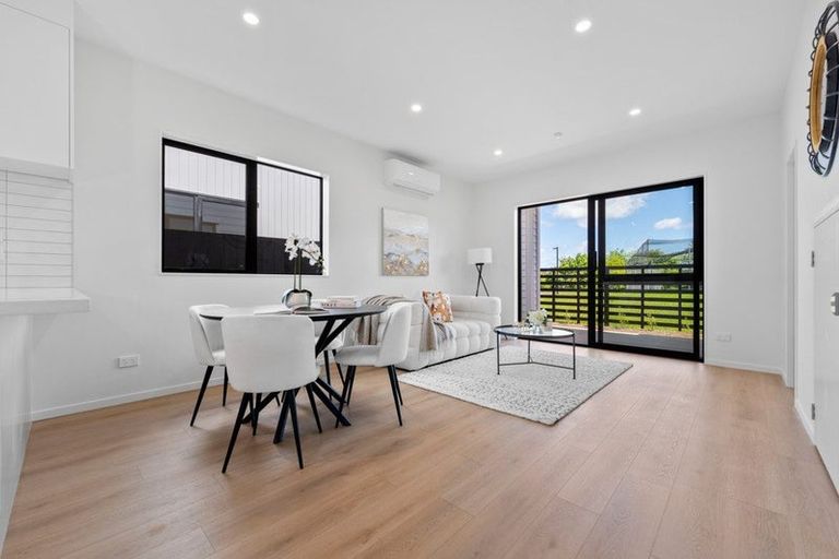Photo of property in 1/18 Albert Road, Kelston, Auckland, 0602