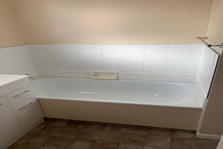 Photo of property in 17 Davidson Crescent, Hornby, Christchurch, 8042