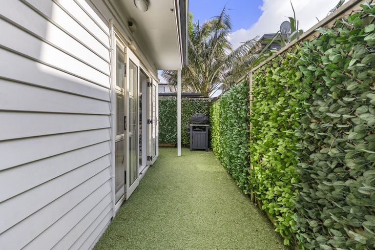 Photo of property in 2/231 Hurstmere Road, Takapuna, Auckland, 0622