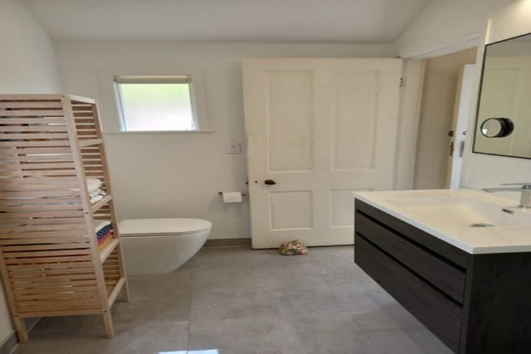 Photo of property in 27 Bournemouth Terrace, Murrays Bay, Auckland, 0630