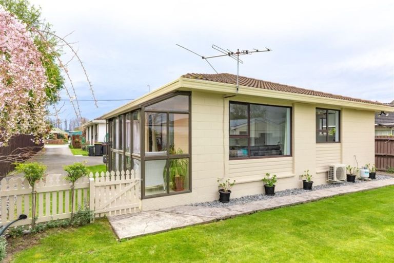 Photo of property in 2/317 Sawyers Arms Road, Bishopdale, Christchurch, 8053