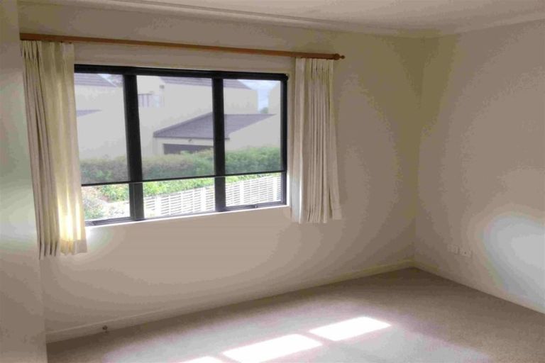 Photo of property in 38 Vinograd Drive, Te Atatu Peninsula, Auckland, 0610
