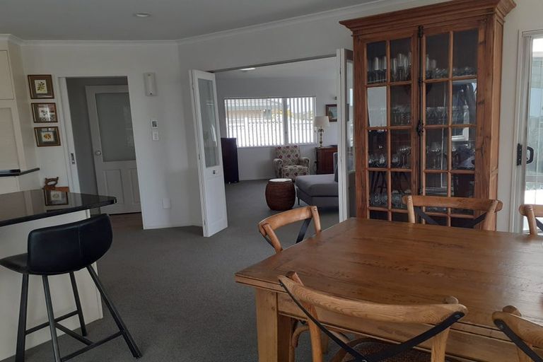 Photo of property in 12 Shelter Grove, Frankleigh Park, New Plymouth, 4310