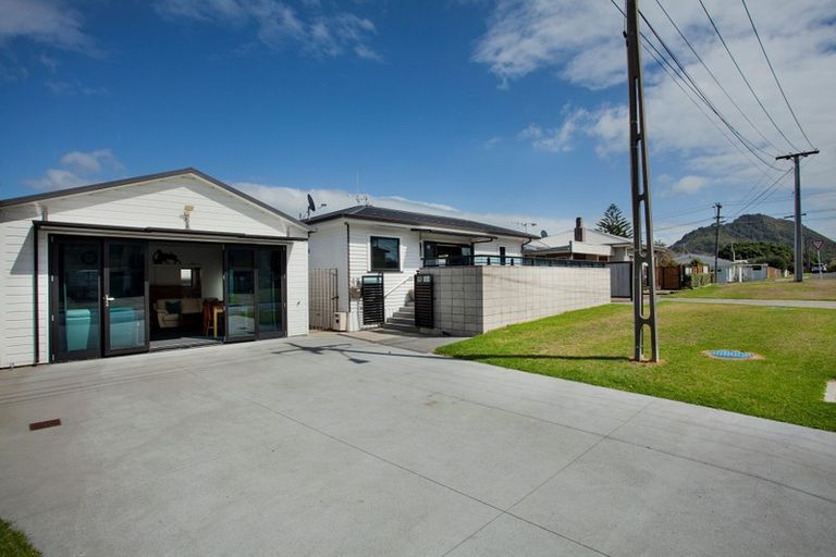 Photo of property in 48 Pitau Road, Mount Maunganui, 3116