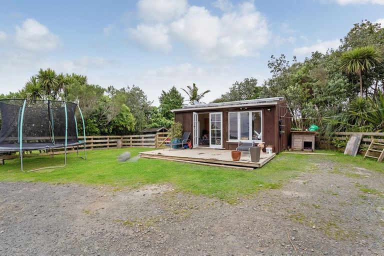 Photo of property in 2219 South Head Road, South Head, Helensville, 0874