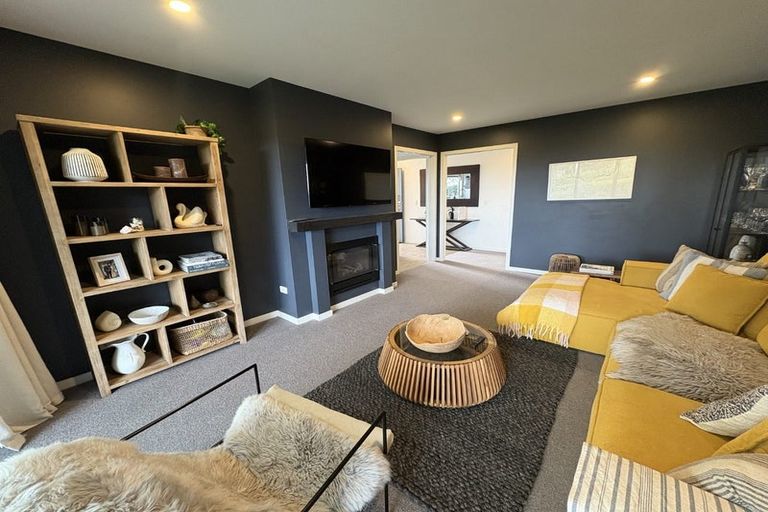 Photo of property in 8 Hikanui Drive, Havelock North, 4130