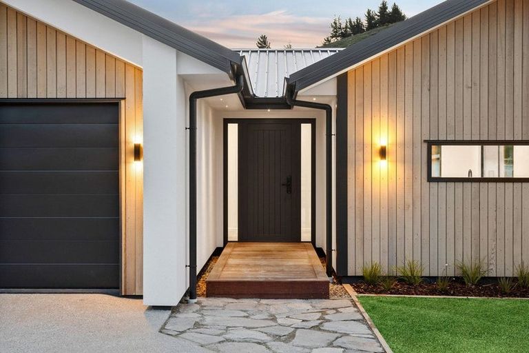 Photo of property in 11 Lake Mckay Drive, Luggate, 9382