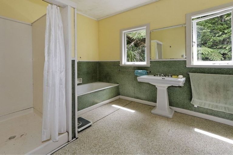 Photo of property in 3 Park Road, Titirangi, Auckland, 0604