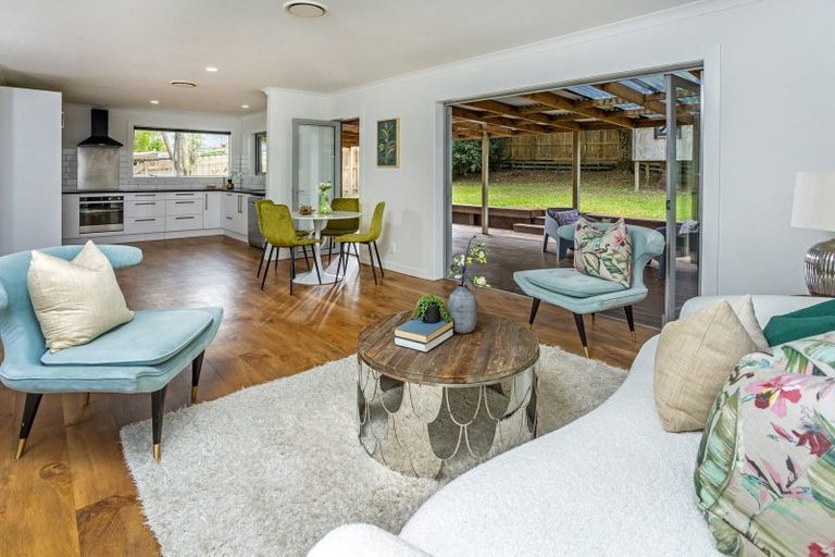 Photo of property in 22 St Catherine Crescent, West Harbour, Auckland, 0618