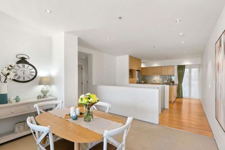 Photo of property in Sanctum Apartment, 10 Ebor Street, Te Aro, Wellington, 6011