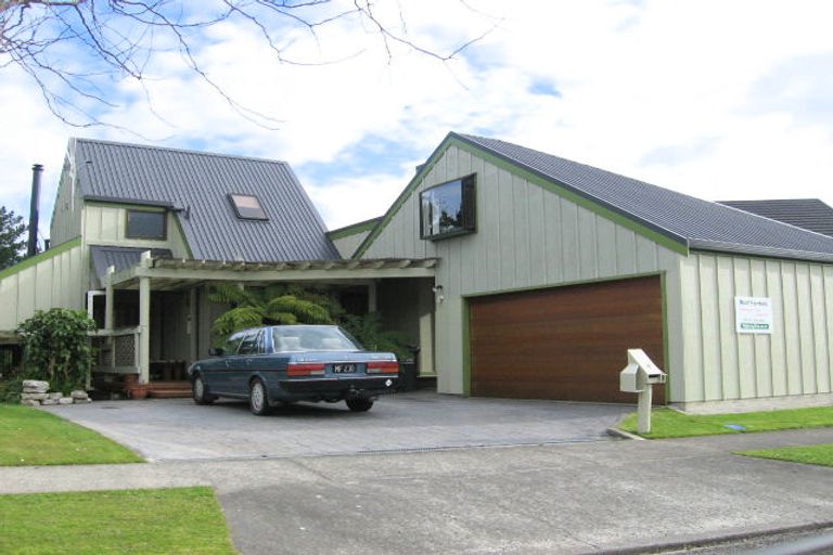 Photo of property in 9 Heathcote Place, Fitzherbert, Palmerston North, 4410